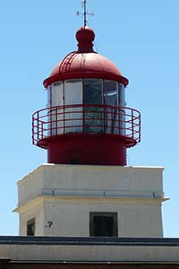 Leuchtturm-Spitze mit rotem Anstrich